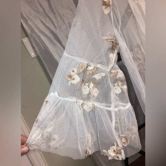 Soft Surroundings- Size L- Crème mesh blouse with embroidery- - Picture 5 of 5